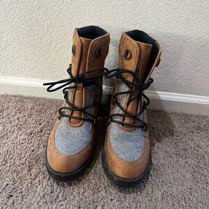 Eva & Zoe Heeled Boots size